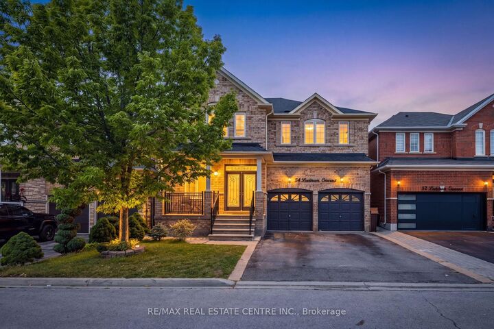 54 Lockburn Crescent — photo 1
