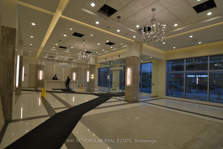 Property Photo: 7171 Yonge Street 1810 ON L3T 0C5