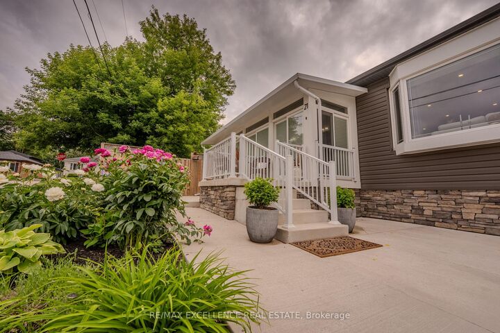 Property Photo: 21 Elizabeth Street ON L7G 3K1