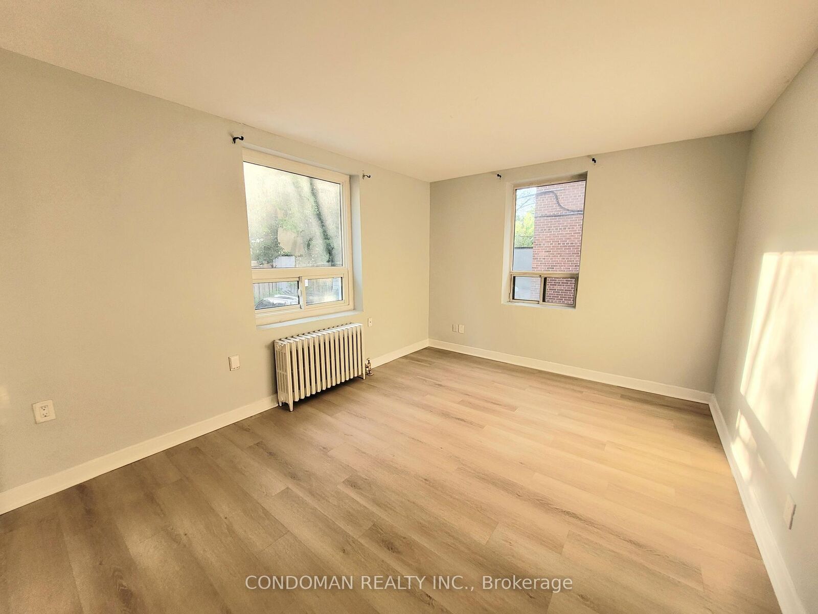 Property Photo:  852 Broadview Avenue 104  ON M4K 2R1 