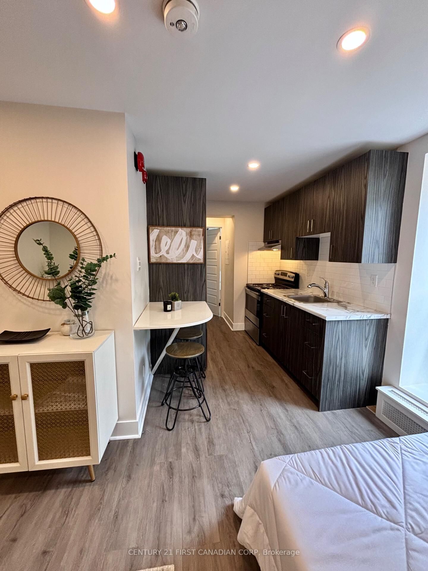 Property Photo:  75 High Street 541  ON N6C 4J8 