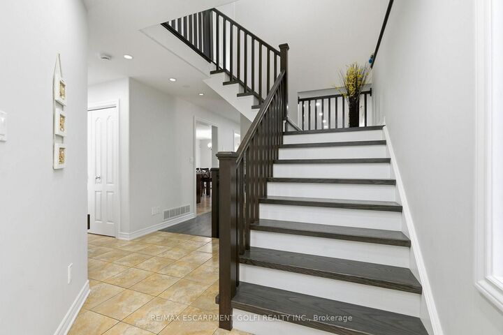 Property Photo: 8540 Milomir Street ON L2H 0B6