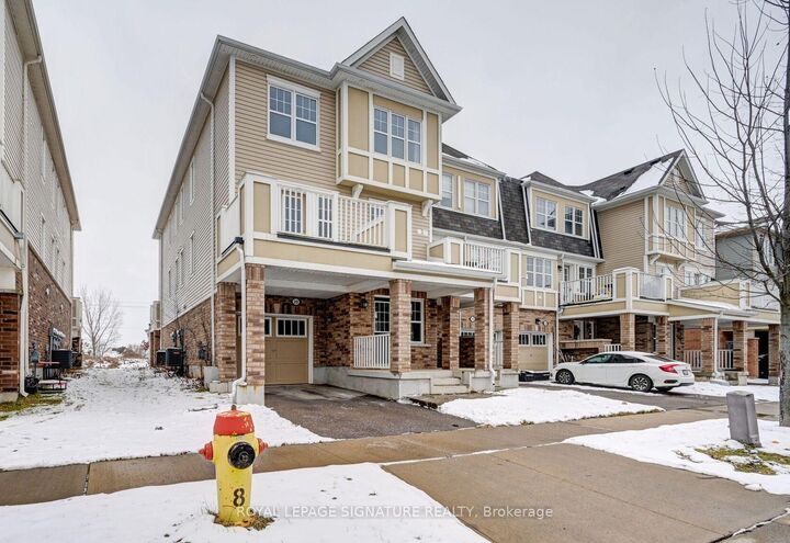 Property Photo:  20 Stratus Street  ON N2R 0K5 