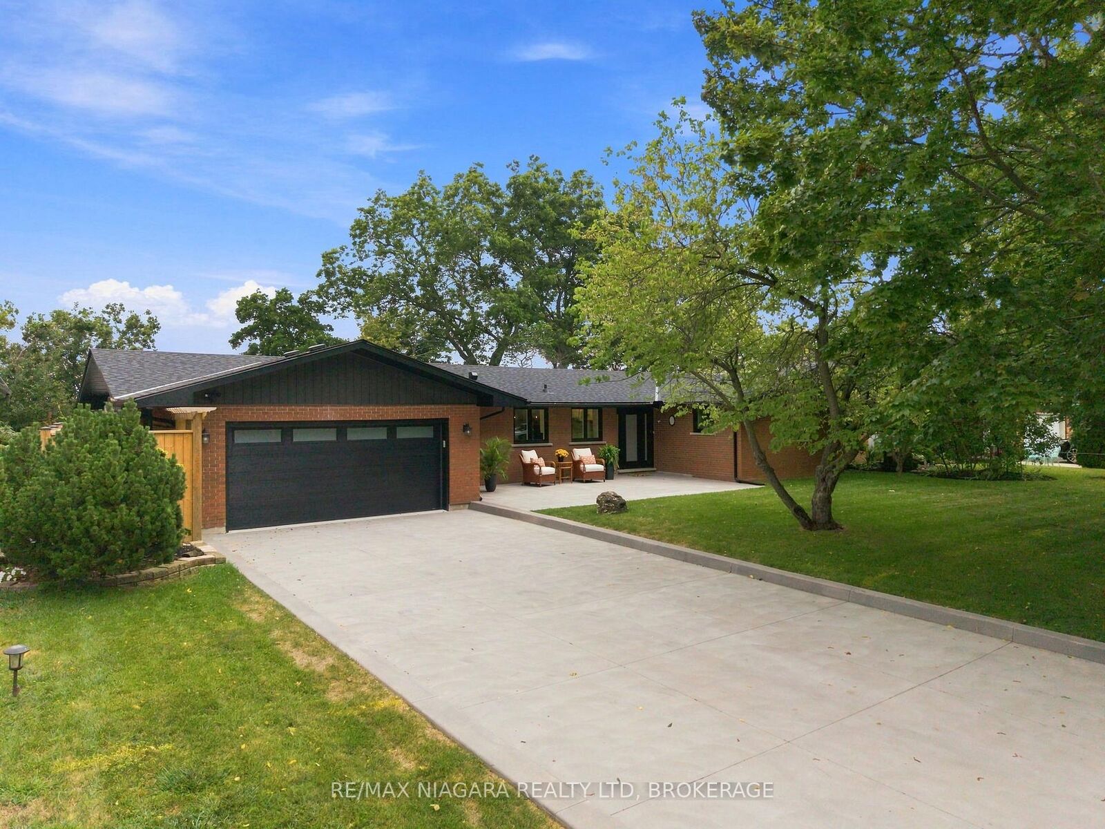 Property Photo: 38 Royal Henley Boulevard ON L2N 4S1