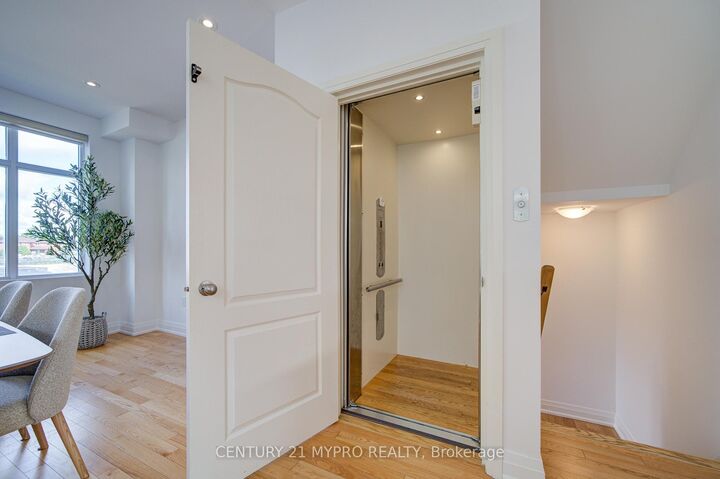 Property Photo: 40 Teasel Way ON L3R 9S3