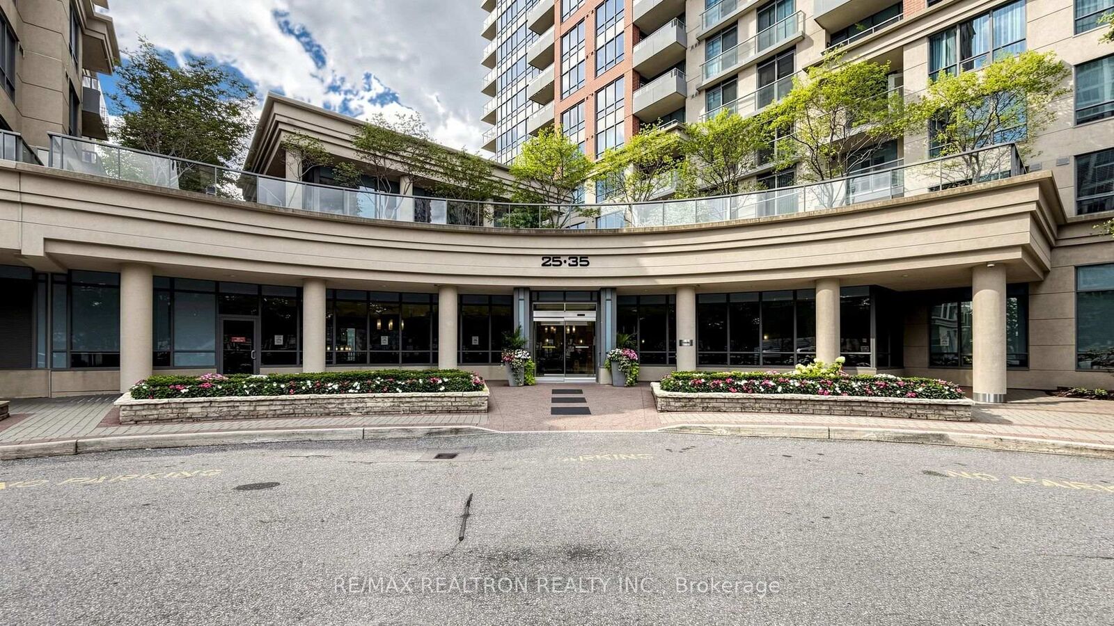 Property Photo:  25 Viking Lane 1053  ON M9B 0A1 