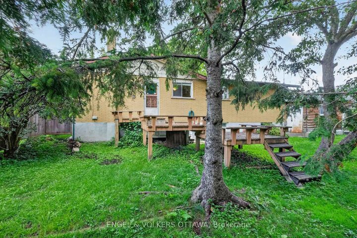 Property Photo:  14 Oakview Avenue  ON K2G 3A1 