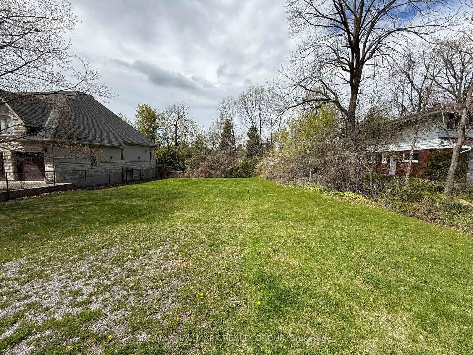 Property Photo:  95 Dorothea Drive  ON K1V 7C6 