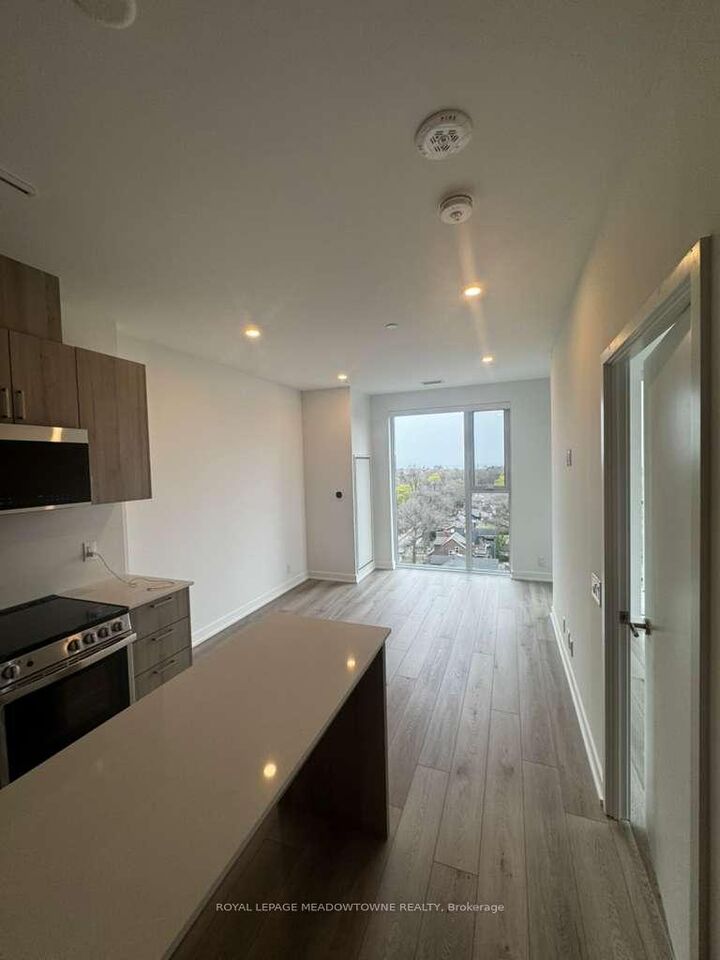 Property Photo:  1660 Bloor Street W 1210  ON M6P 0C6 