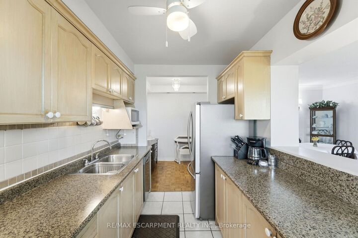 Property Photo:  174 Herkimer Street 401  ON L8P 2H4 