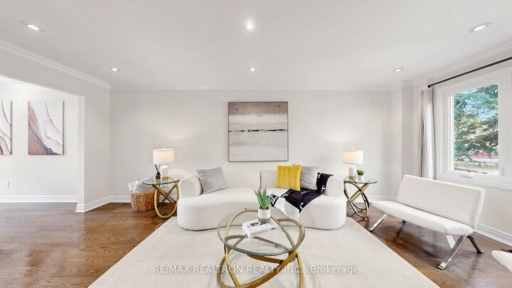 Property Photo: 15 Rainey Court ON L4C 9L4