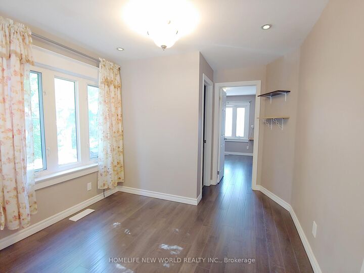 Property Photo:  35 East Lynn Avenue Main  ON M4C 3X3 