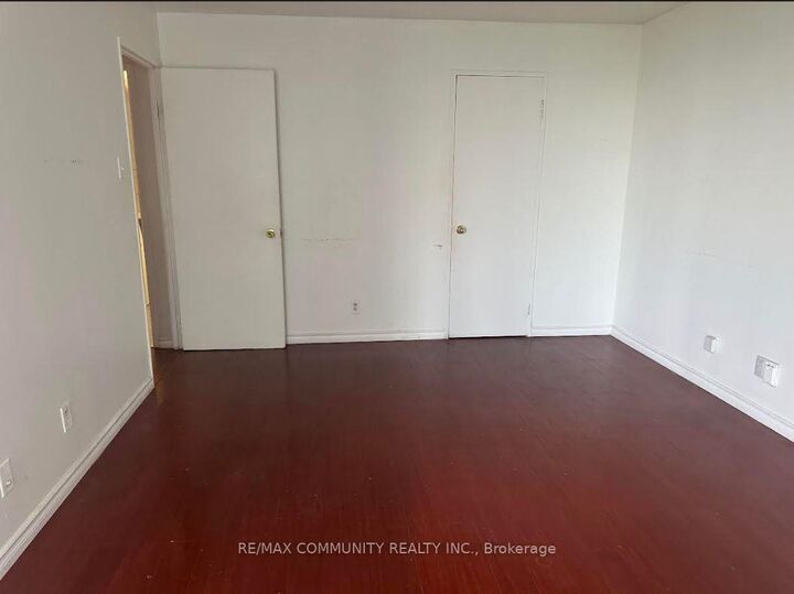 Property Photo: 41 Markbrook Lane 1609 ON M9V 5E6
