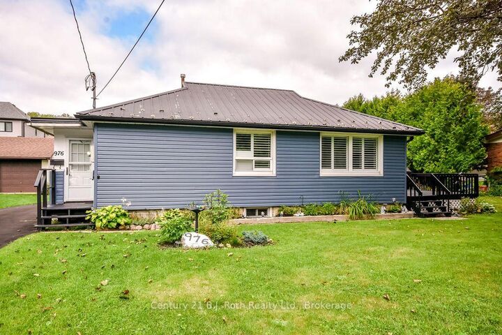 Property Photo:  976 Yonge Street  ON L4R 2E7 