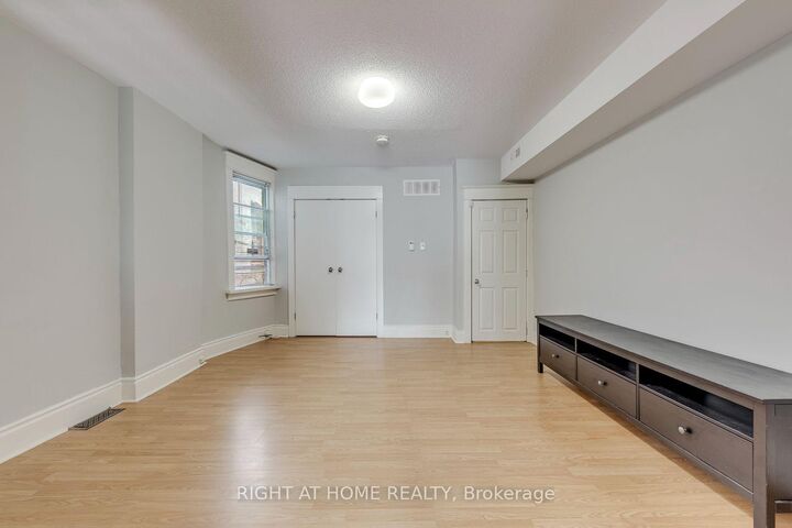 Property Photo:  3146 Dundas St Street W A  ON M6P 2A1 