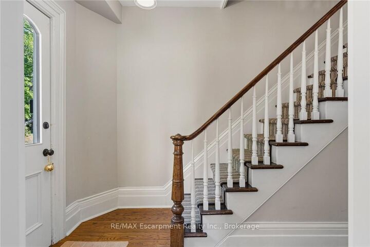 Property Photo: 332 Palmer Avenue ON L6J 1T3