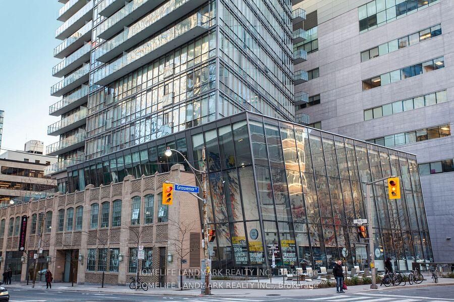 Property Photo:  832 Bay Street 4209  ON M5S 1Z6 