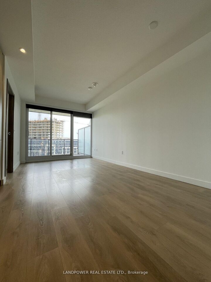Property Photo: 85 McMahon Drive 810 ON M2K 0H1