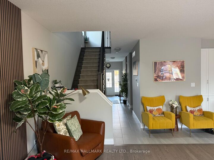 Property Photo:  851 Robert Ferrie Drive Upper Level (Main &Amp 2nd)  ON N2R 1P2 