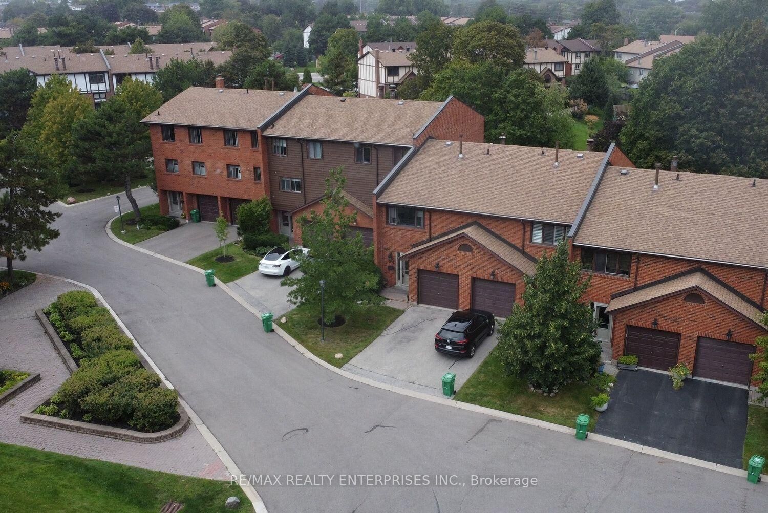 Property Photo: 4165 Fieldgate Drive 102 ON L4W 2M9