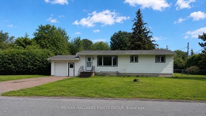 Property Photo:  11 Bobcat Way Street  ON K2S 1P3 