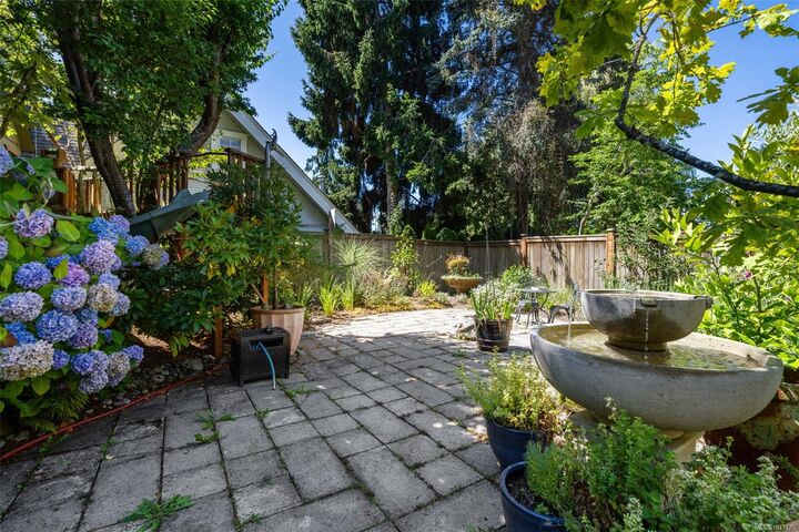 Property Photo: 1271 McKenzie St BC V8V 2W6