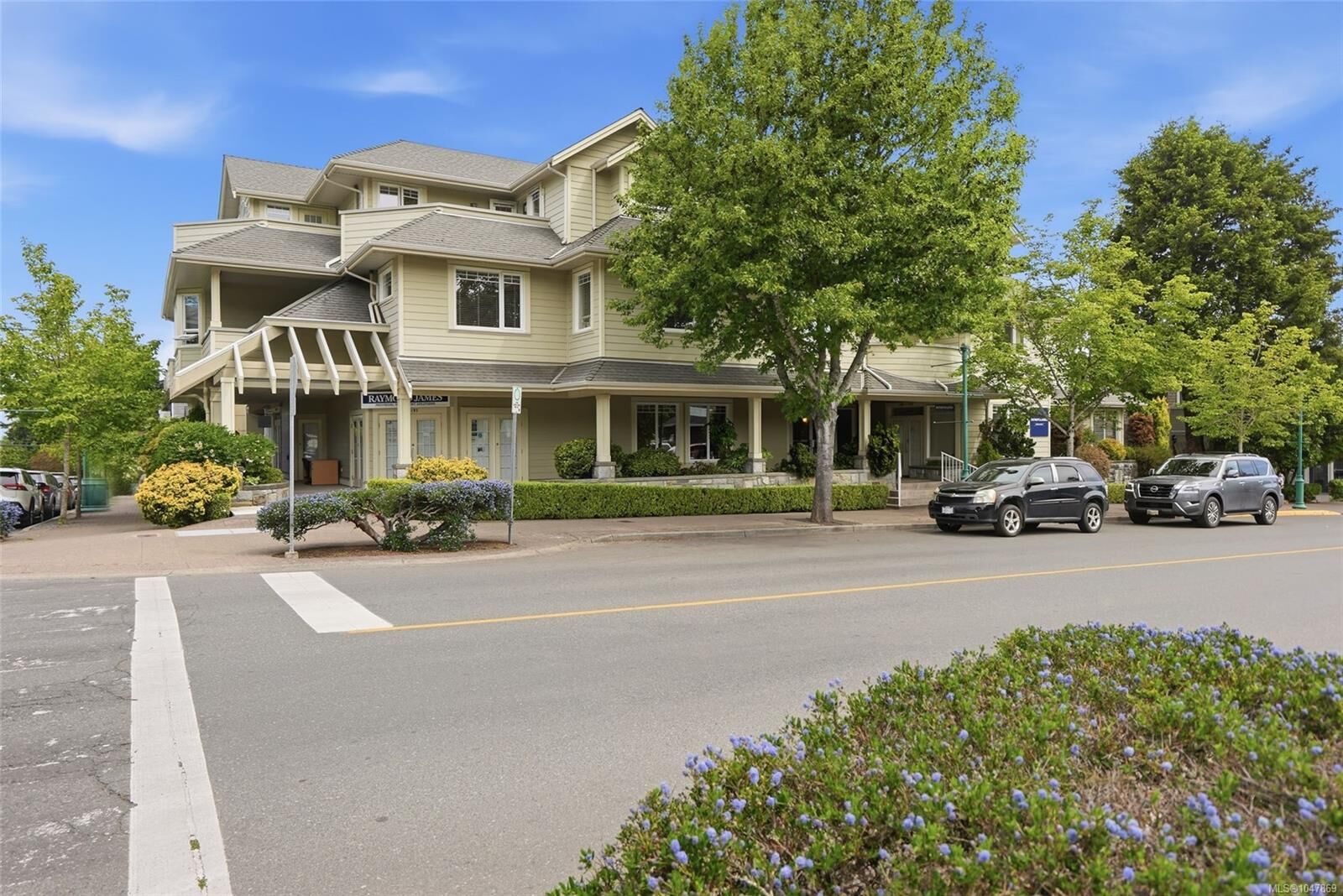 Property Photo: 193 Second Ave W #101 BC V9K 2N5