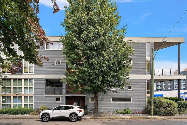 Property Photo:  407 William St #7  BC V8S 2P5 