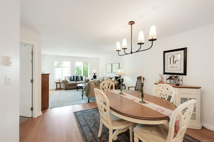 Property Photo: 1477 Yale St #203 BC V8S 4R3