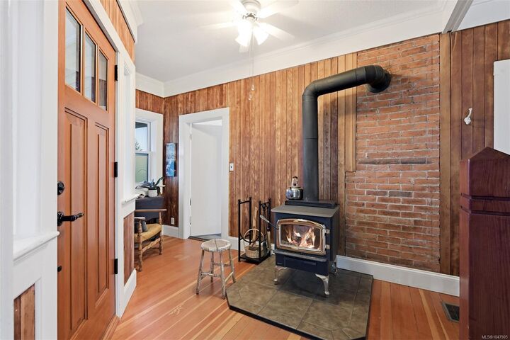 Property Photo: 4890 Wilson Rd BC V9L 6L5