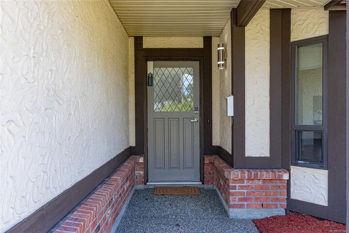 Property Photo:  2827 Pickford Rd  BC V9B 2K3 