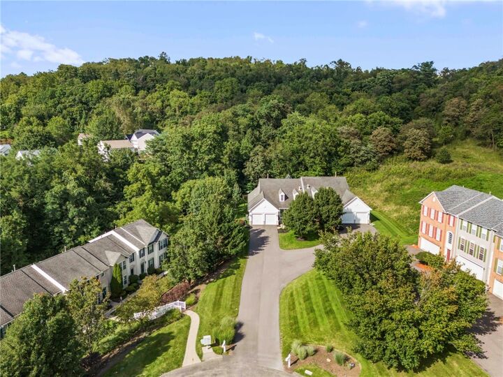 Property Photo:  941 Royal Crt  PA 15317 