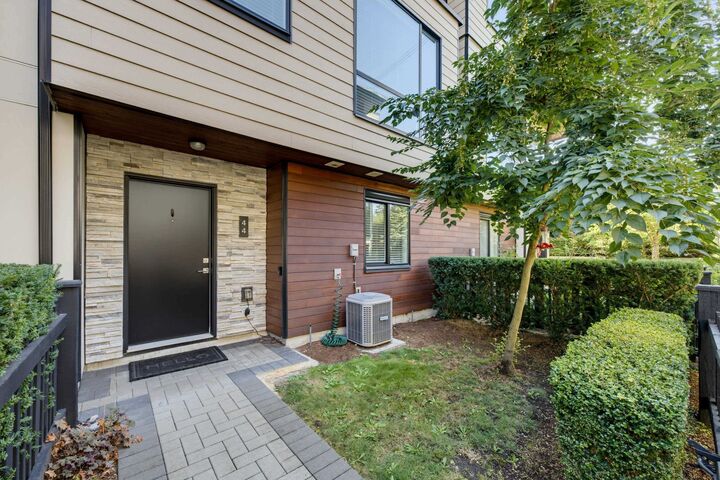 15688 28 Avenue 44 — photo 1