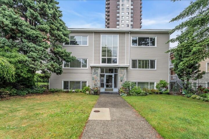 1420 Chesterfield Avenue 1 — photo 1
