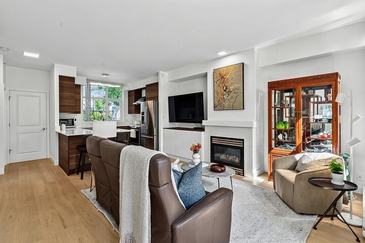 Property Photo:  2088 Madison Avenue Th5  BC V5C 6T5 