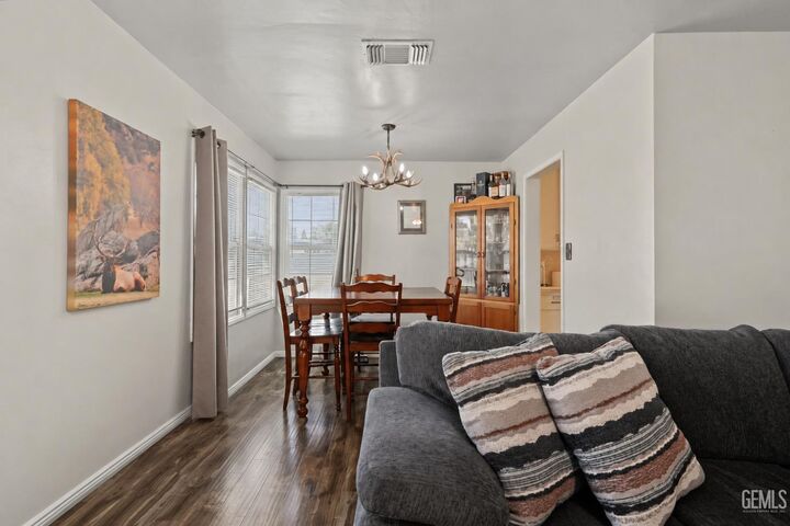 Property Photo:  2028 Esther Drive  CA 93308 