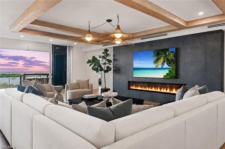 Property Photo: 13935 Old Coast Rd 805 FL 34110