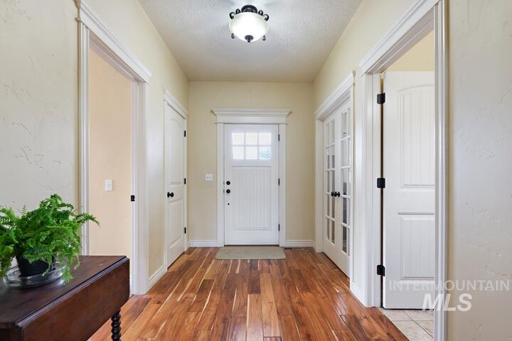 Property Photo:  530 Syringa Falls Ct  ID 83619 