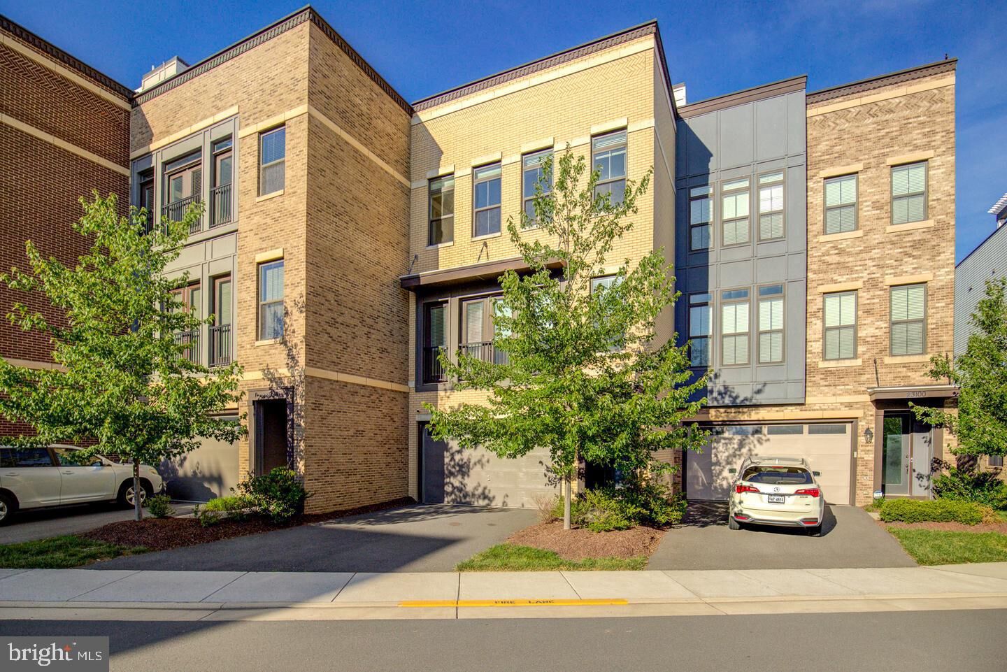Property Photo:  23098 Sullivans Cove Square  VA 20148 