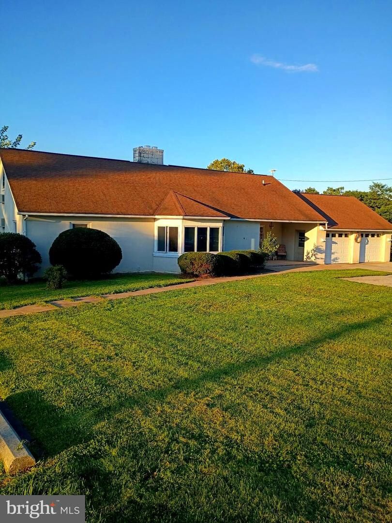 Property Photo:  1679 Horseshoe Pike  PA 19343 