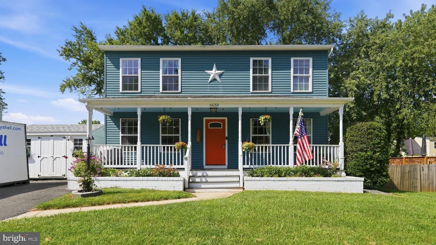 Property Photo: 5633 Roundtree Drive VA 22193