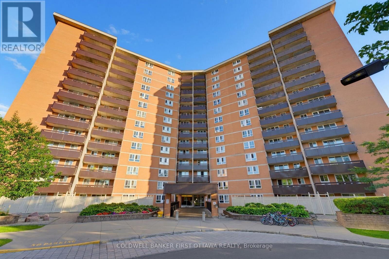 Property Photo: 2000 Jasmine Crescent 803 ON K1J 8K4