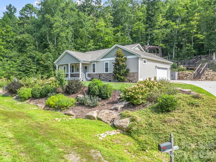 Property Photo:  39 Village Overlook Loop  NC 28778 
