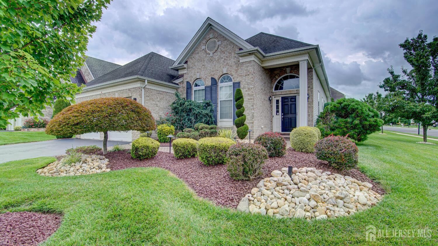 Property Photo:  2 Troon Court  NJ 08831 