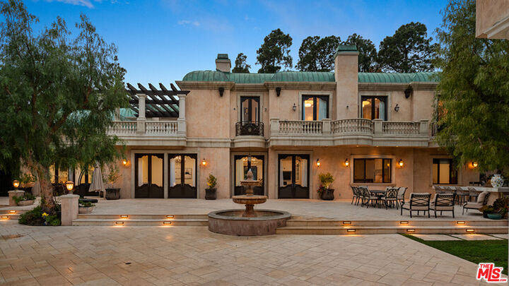 Property Photo:  1021 N Crescent Dr  CA 90210 