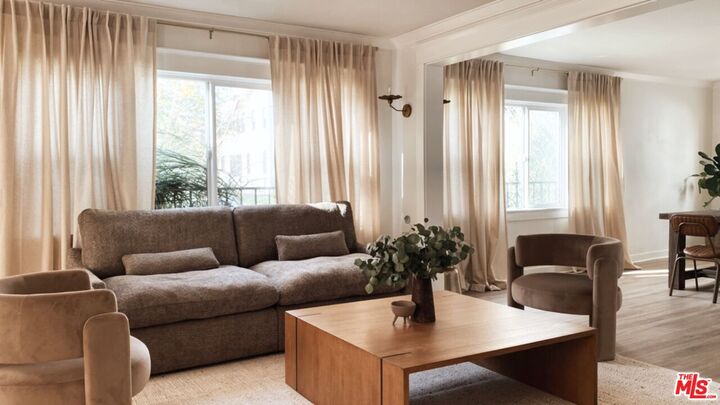 Property Photo:  1146 S Mullen Ave  CA 90019 