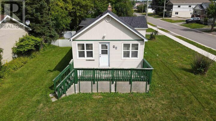 Property Photo:  16 Stevens St  ON P6B 3N4 