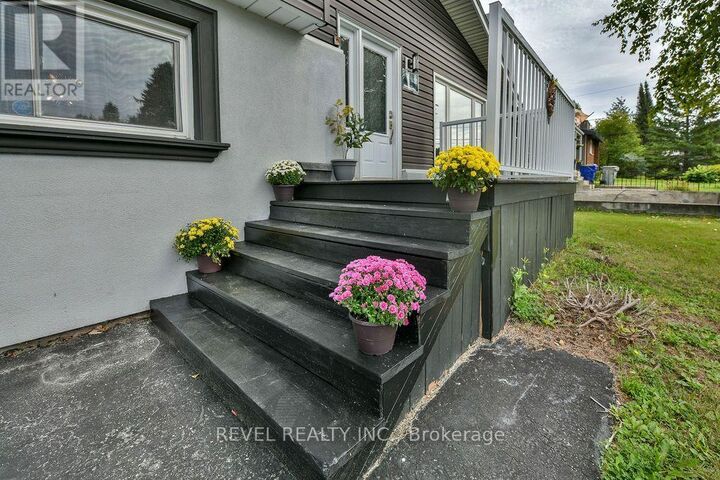 Property Photo:  370 Morandin Avenue  ON P4N 7R4 