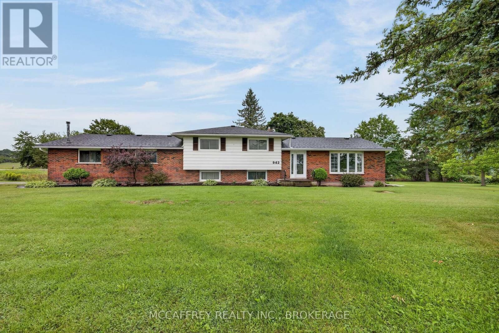 Property Photo:  942 County Rd 1 East  ON K7R 3L2 