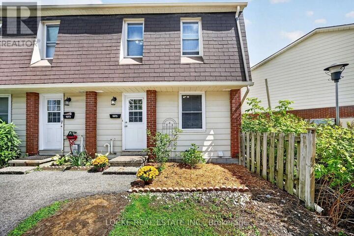 1975 Fairglen Mews 28 — photo 1